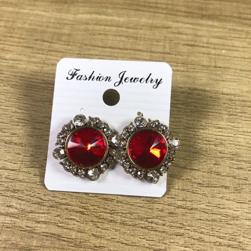 Vintage Elegant Red Rhinestone Stud Earrings